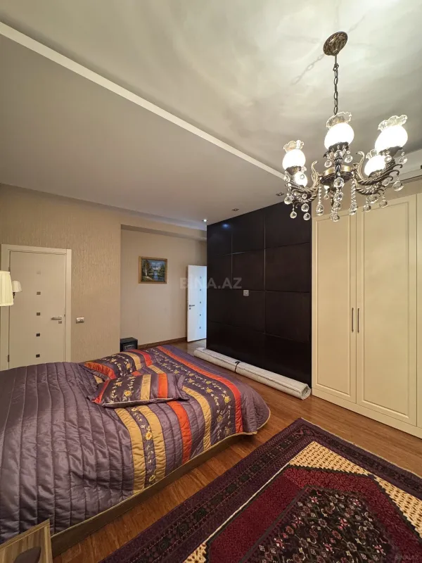 Satılır 4 otaqlı mənzil 185 m²