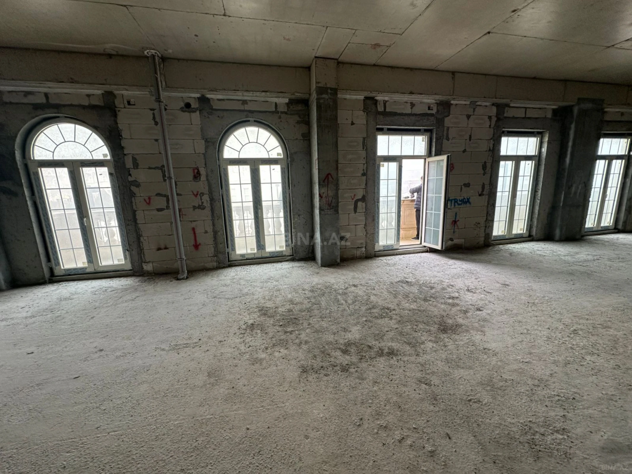 Satılır 3 otaqlı mənzil 145 m²