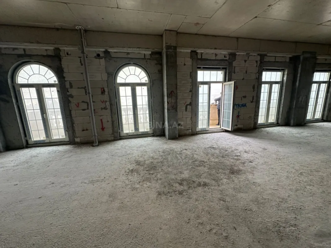 Satılır 3 otaqlı mənzil 145 m²