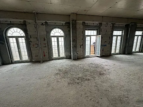 Satılır 3 otaqlı mənzil 145 m²