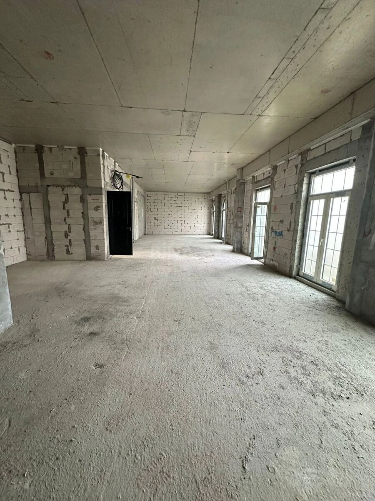 Satılır 3 otaqlı mənzil 145 m²