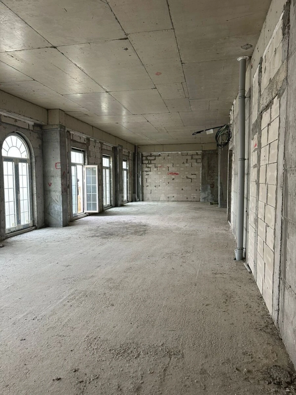 Satılır 3 otaqlı mənzil 145 m²