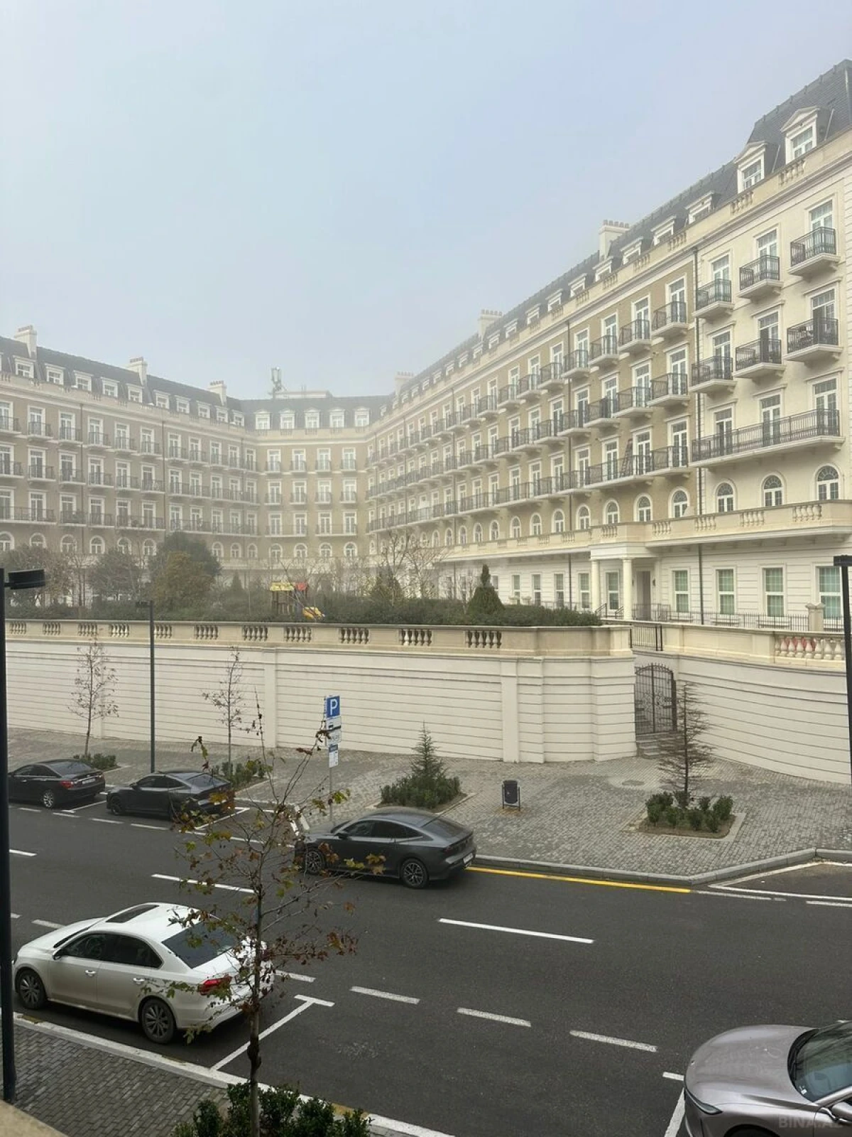 Satılır 3 otaqlı mənzil 145 m²