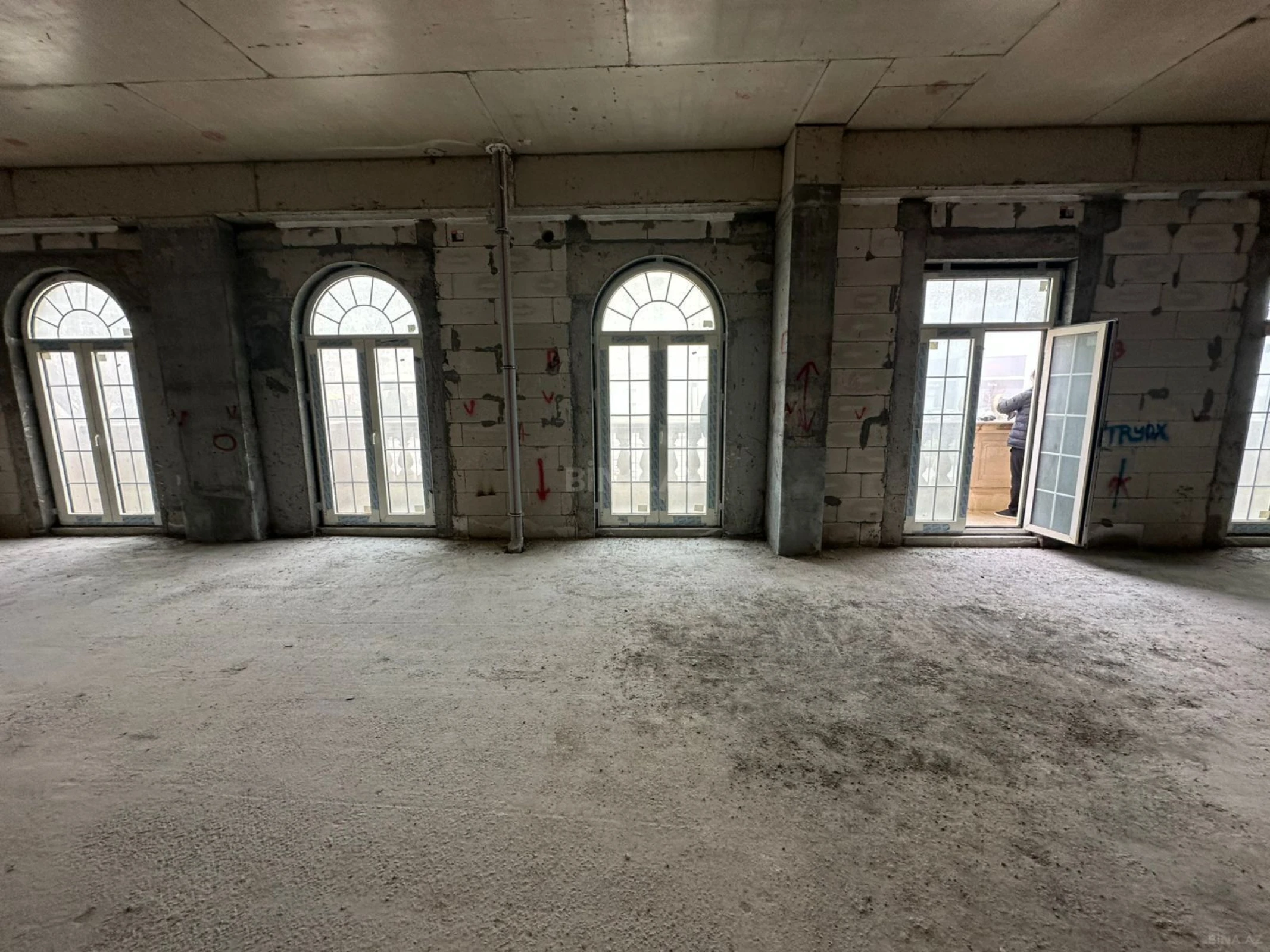 Satılır 3 otaqlı mənzil 145 m²
