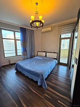 Satılır 3 otaqlı mənzil 175 m²