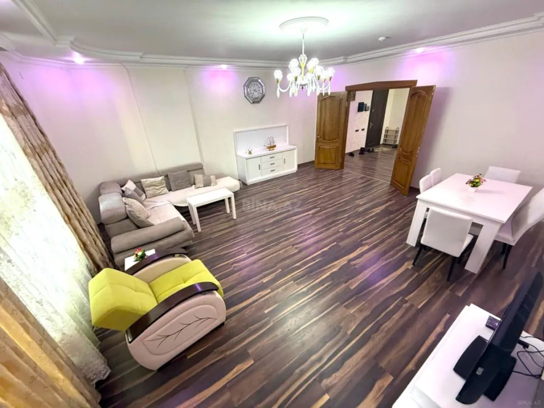 Satılır 3 otaqlı mənzil 175 m²