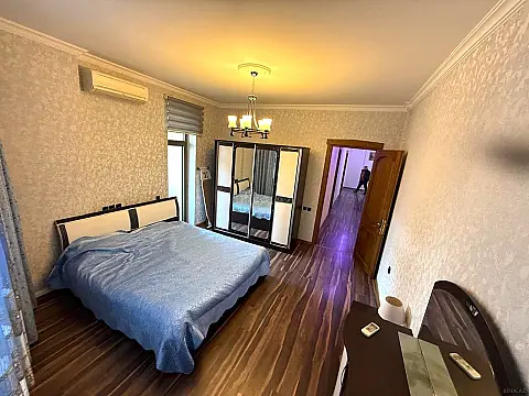 Satılır 3 otaqlı mənzil 175 m²