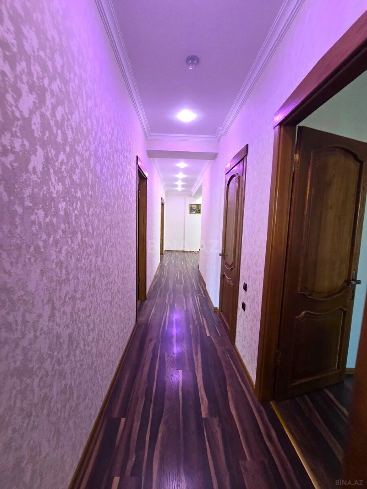 Satılır 3 otaqlı mənzil 175 m²