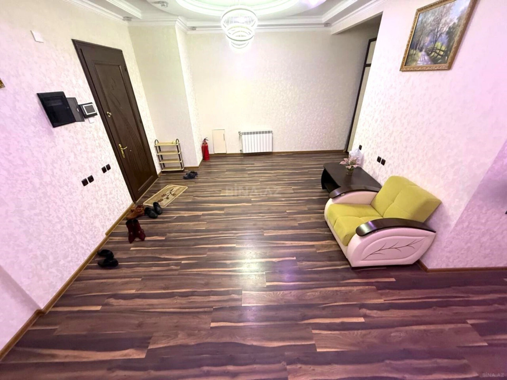 Satılır 3 otaqlı mənzil 175 m²