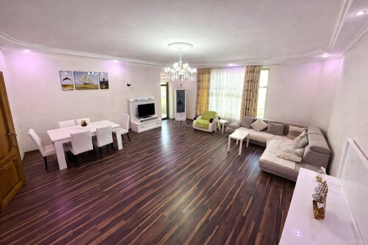 Satılır 3 otaqlı mənzil 175 m²