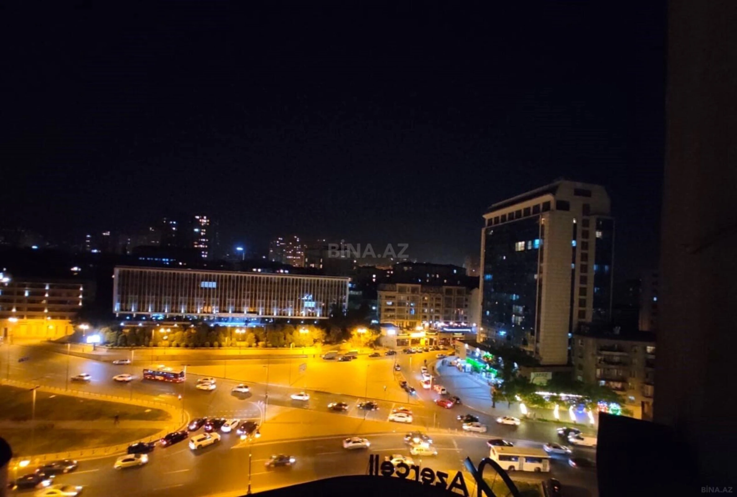 Satılır 3 otaqlı mənzil 175 m²