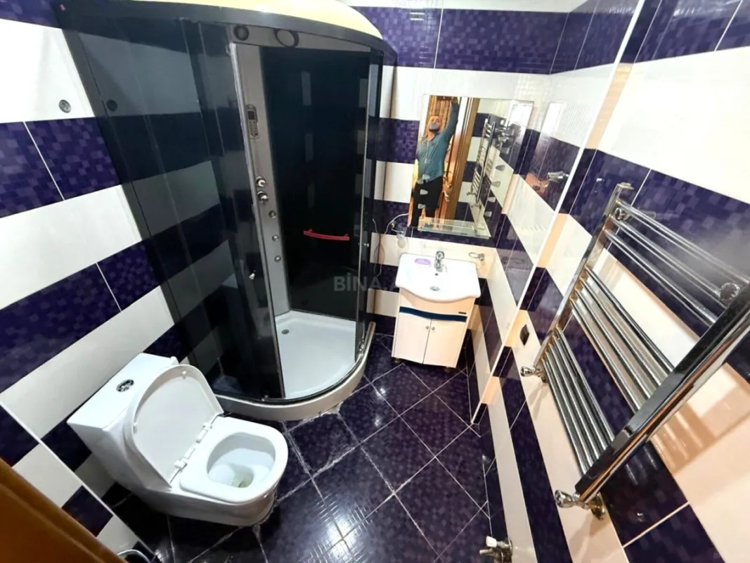 Satılır 3 otaqlı mənzil 175 m²