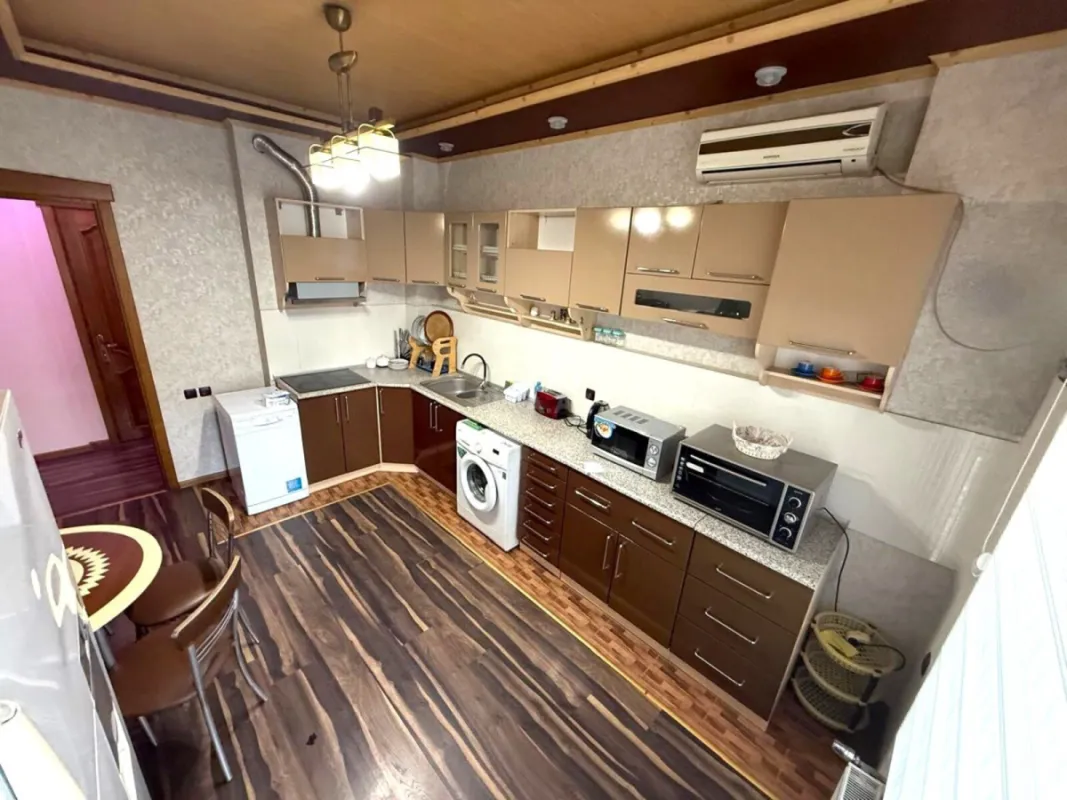 Satılır 3 otaqlı mənzil 175 m²