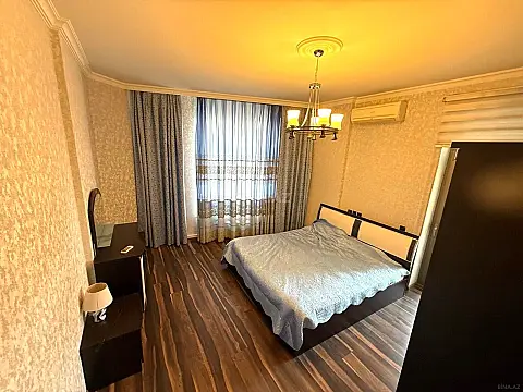 Satılır 3 otaqlı mənzil 175 m²