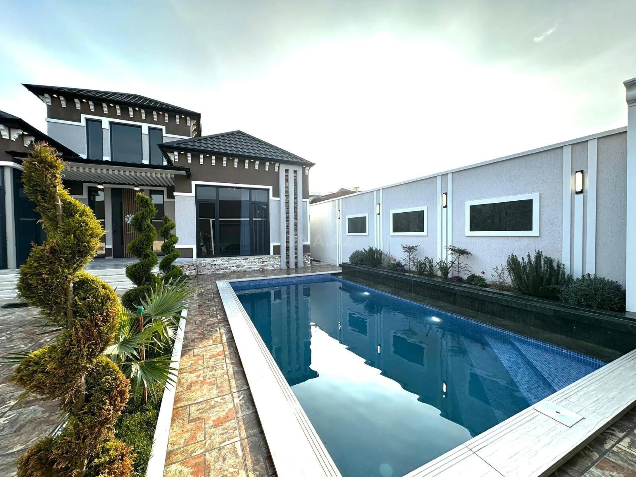 Satılır 4 otaqlı həyət evi 185 m²