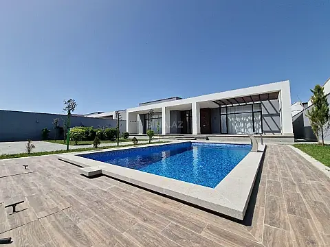 Kirayə verilir 4 otaqlı həyət evi 240 m²