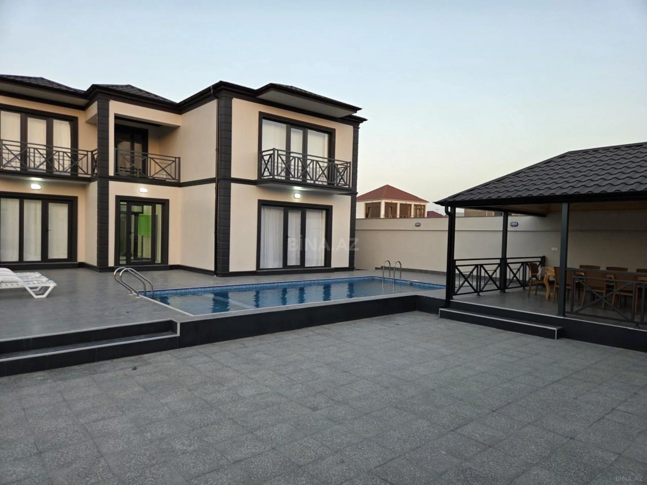 Kirayə verilir 5 otaqlı həyət evi 380 m²