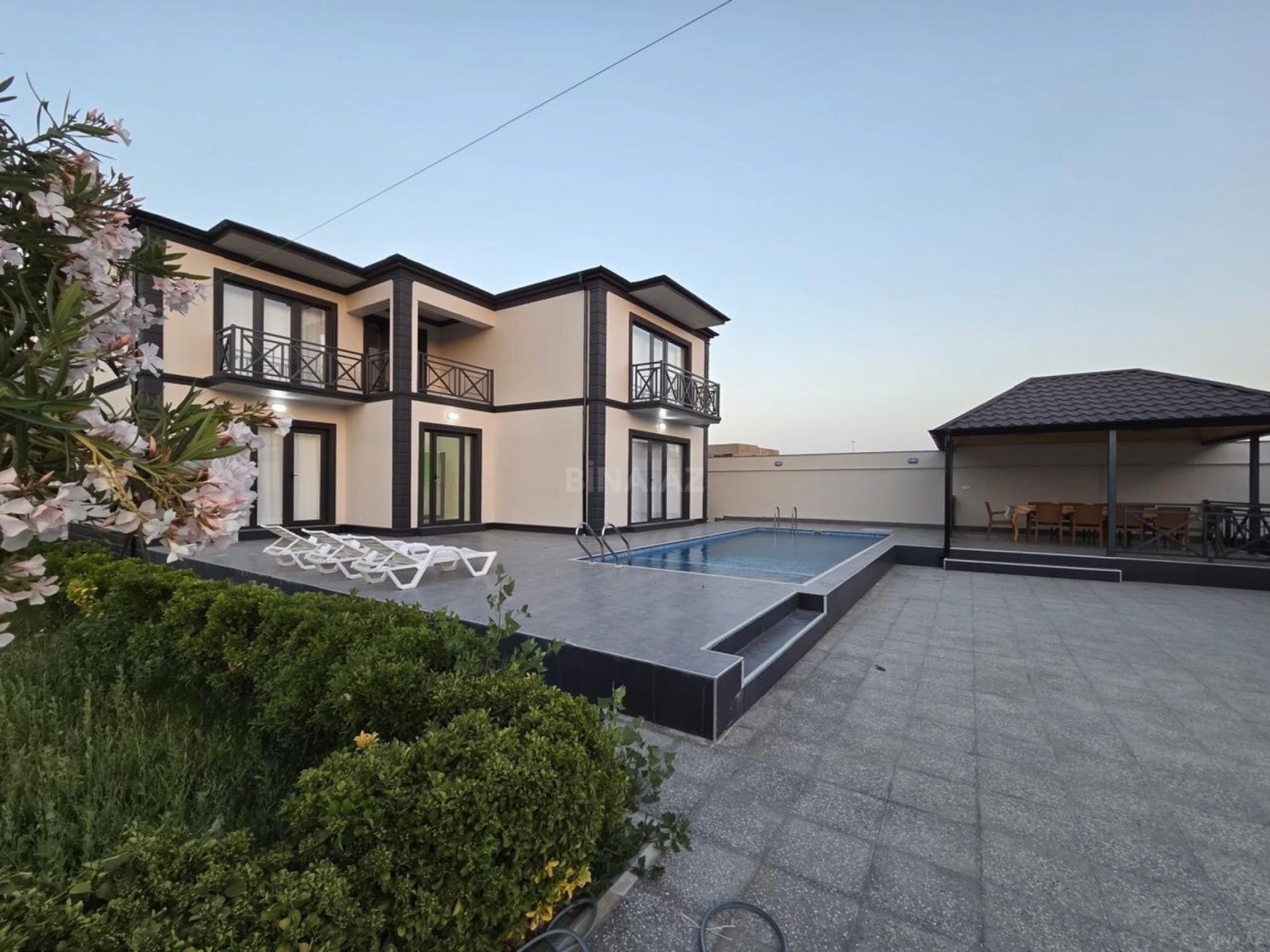 Kirayə verilir 5 otaqlı həyət evi 380 m²
