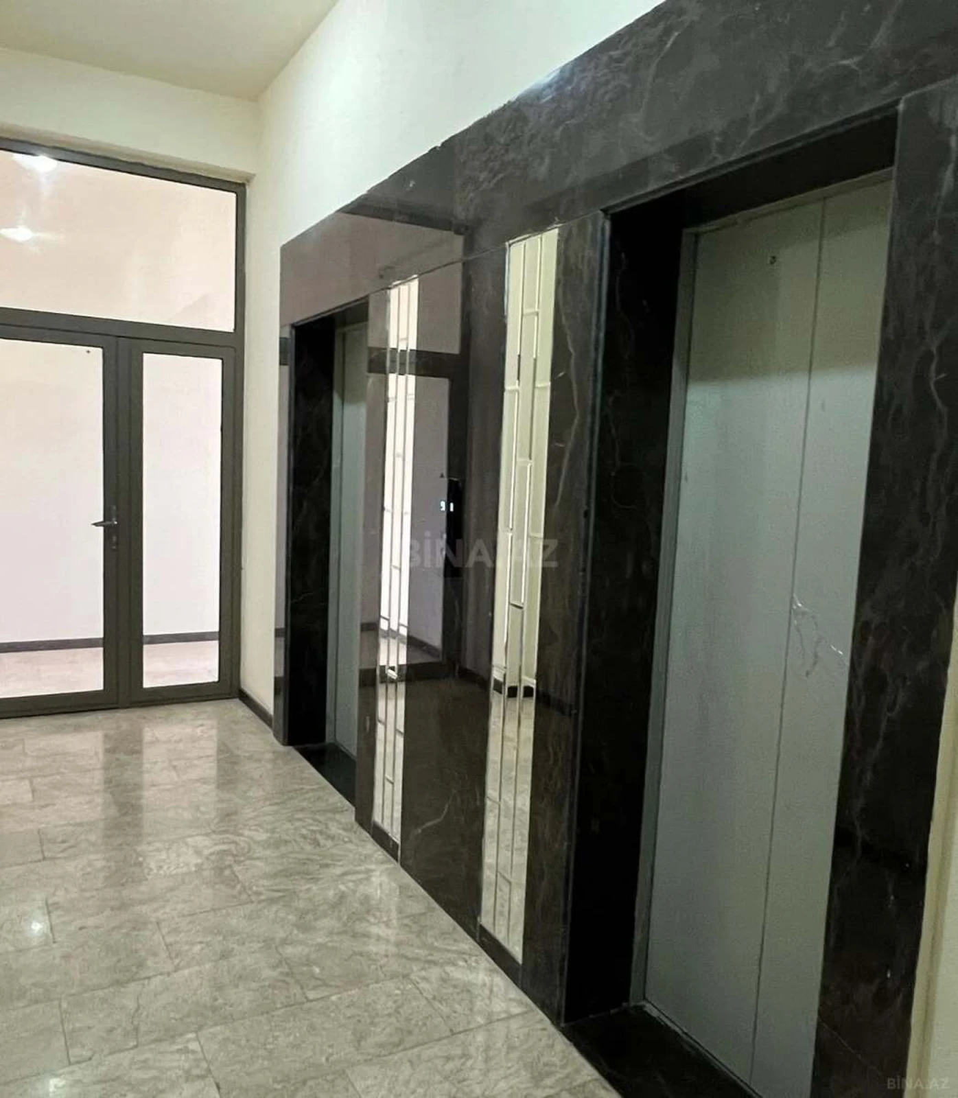 Satılır 4 otaqlı mənzil 165 m²