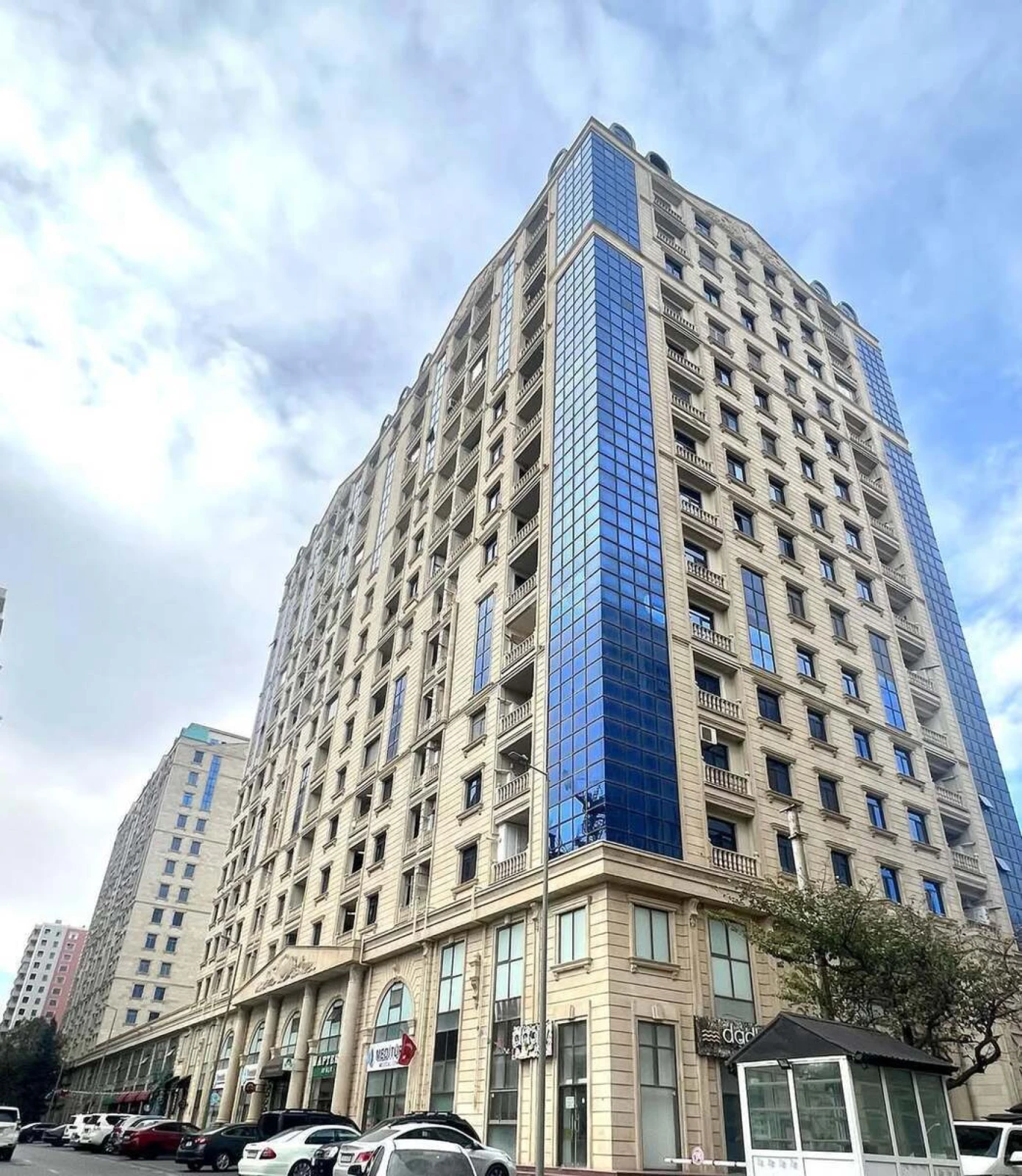 Satılır 4 otaqlı mənzil 165 m²