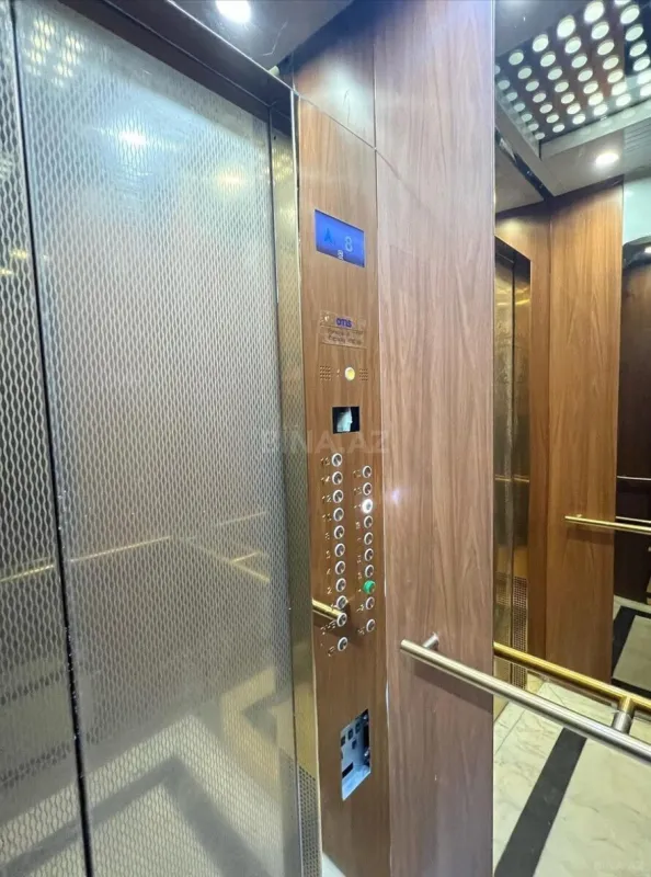 Satılır 4 otaqlı mənzil 165 m²