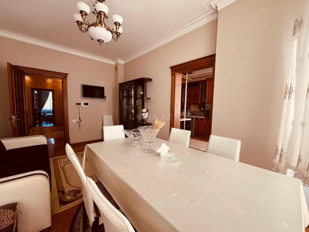 Kirayə verilir 5 otaqlı mənzil 200 m²