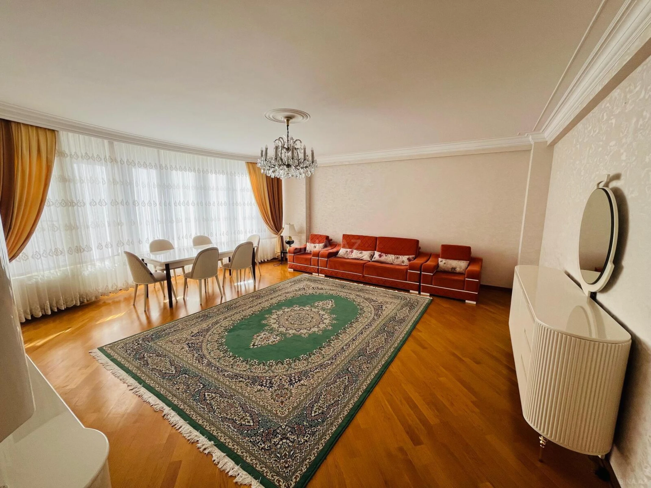 Kirayə verilir 5 otaqlı mənzil 200 m²
