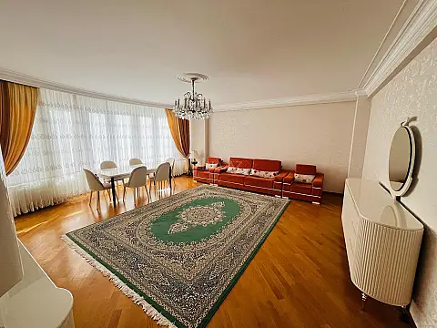 Kirayə verilir 5 otaqlı mənzil 200 m² — Bakı 5 otaq 200.00 m²
