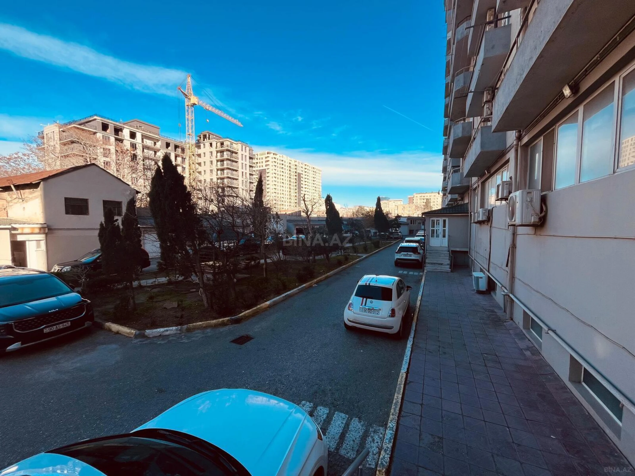 Kirayə verilir 5 otaqlı mənzil 200 m²