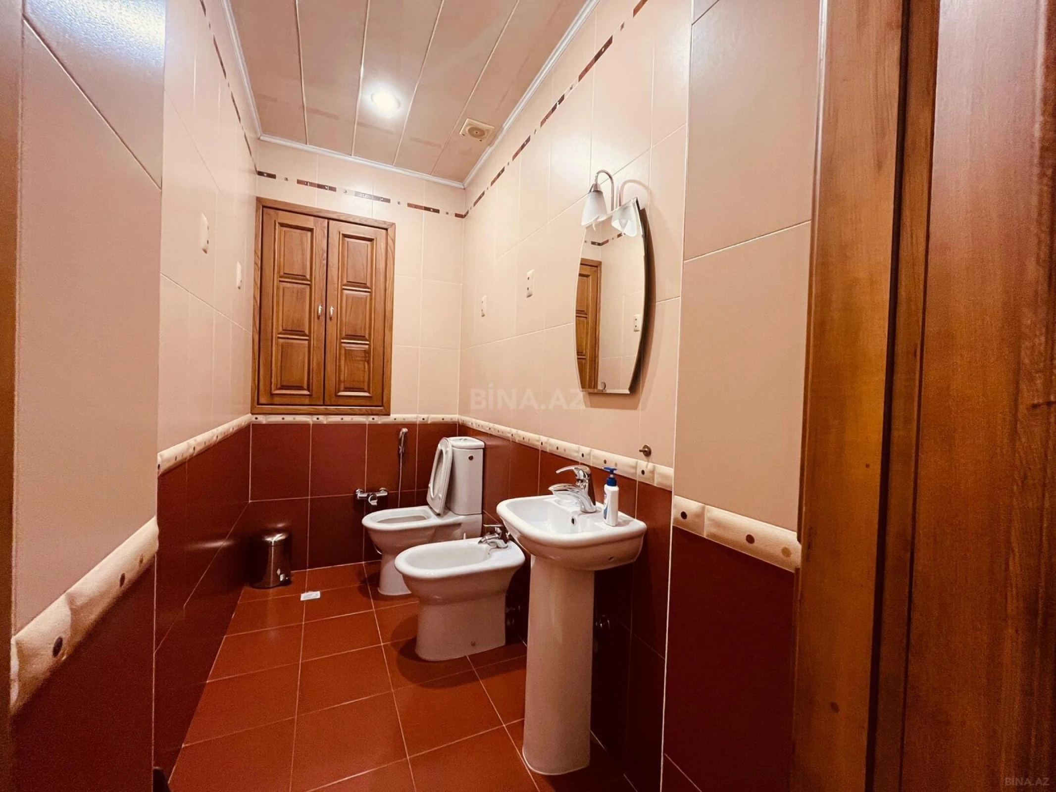 Kirayə verilir 5 otaqlı mənzil 200 m²