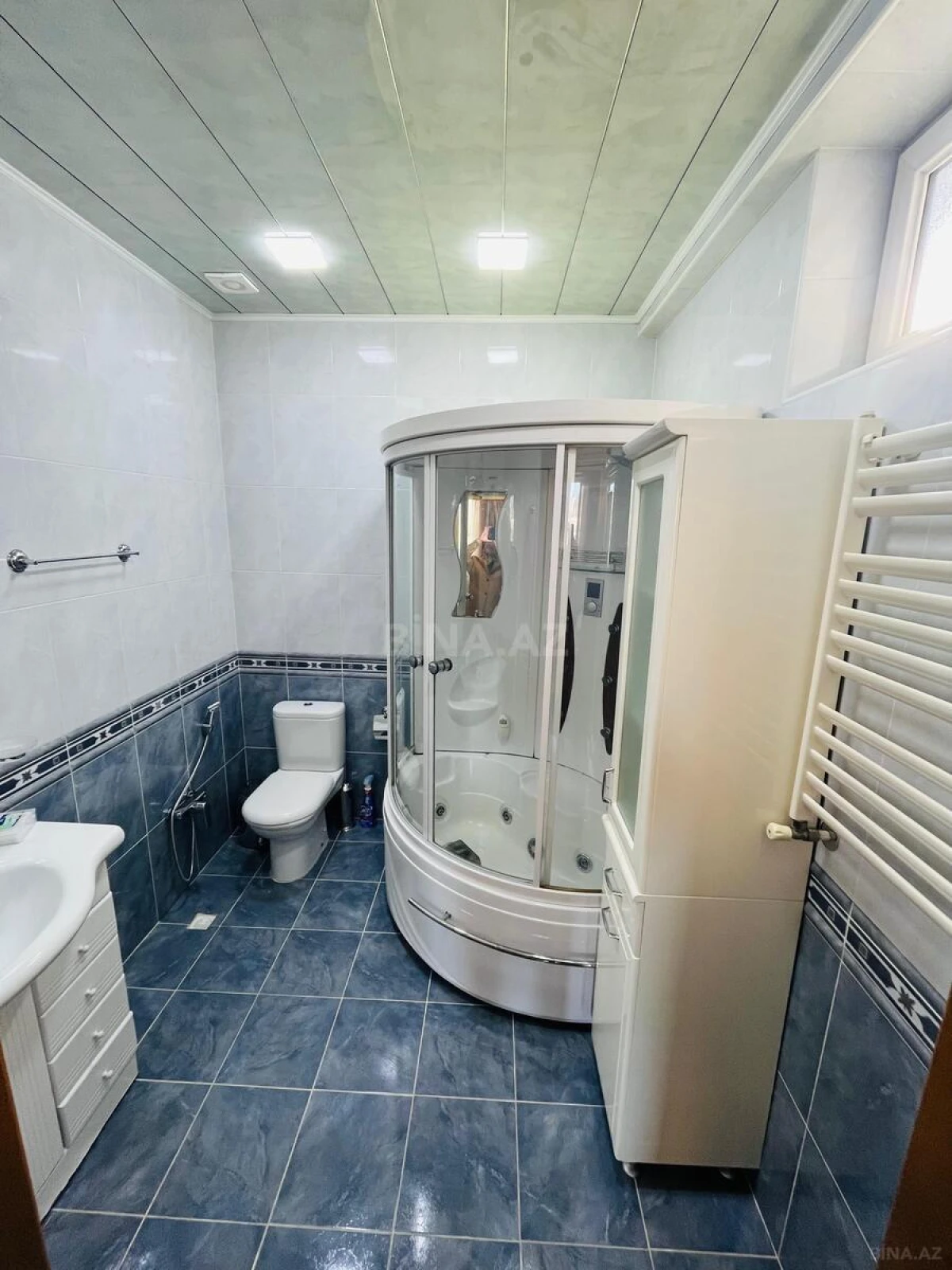 Kirayə verilir 5 otaqlı mənzil 200 m²