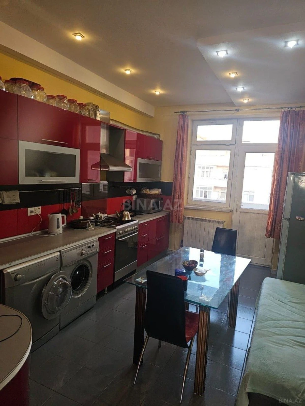 Kirayə verilir 3 otaqlı mənzil 190 m²