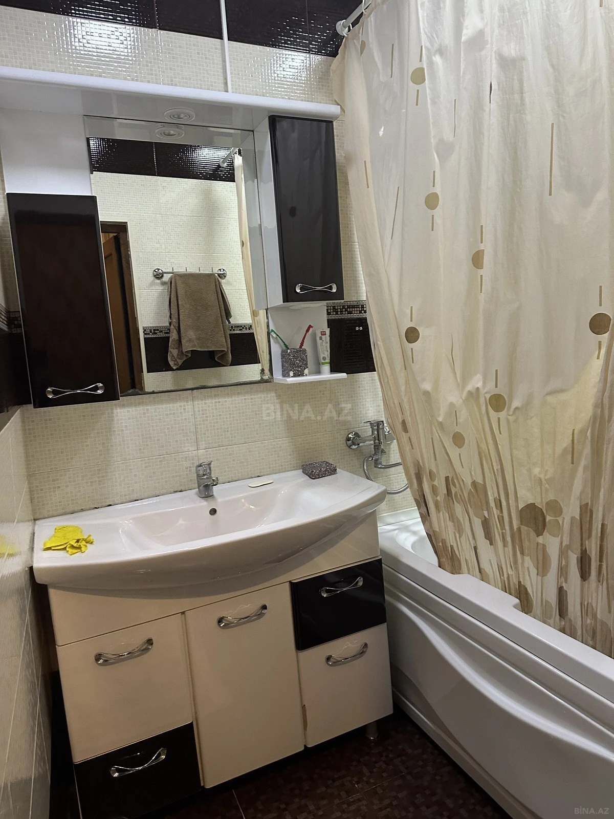 Satılır 5 otaqlı mənzil 110 m²