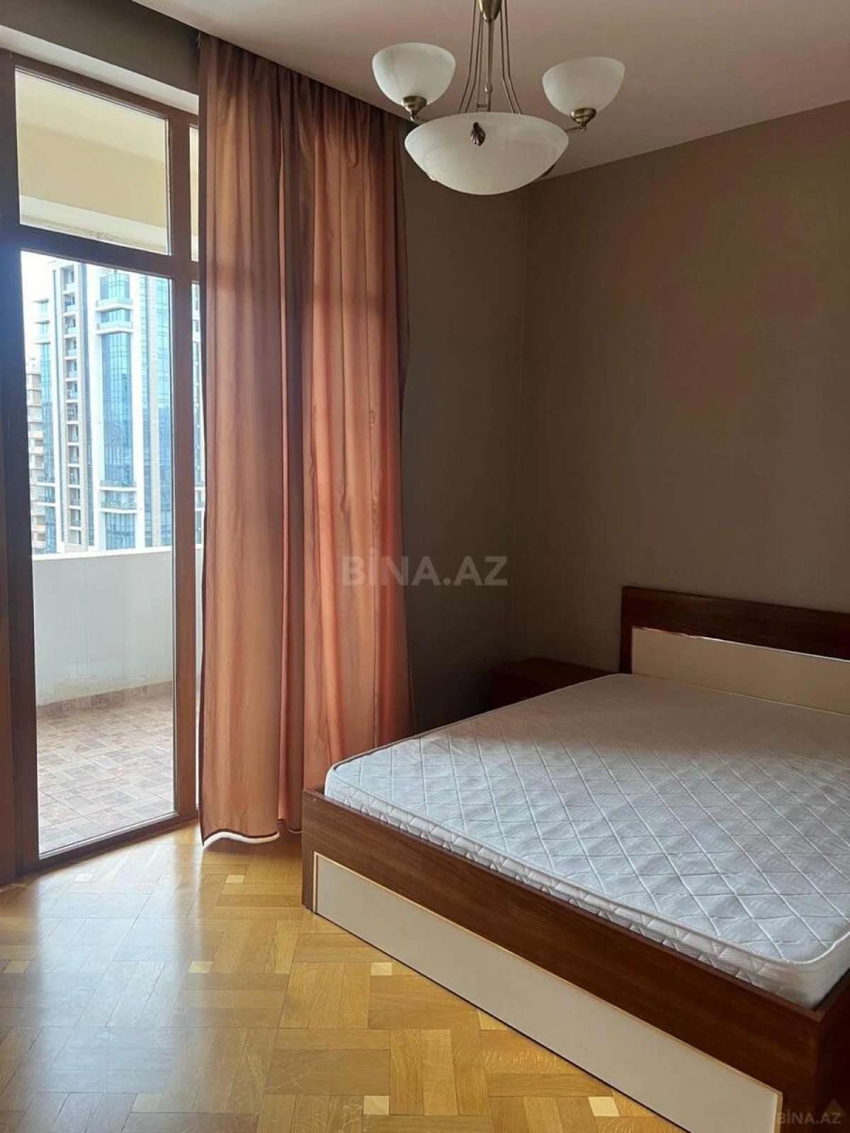 Kirayə verilir 3 otaqlı mənzil 120 m²