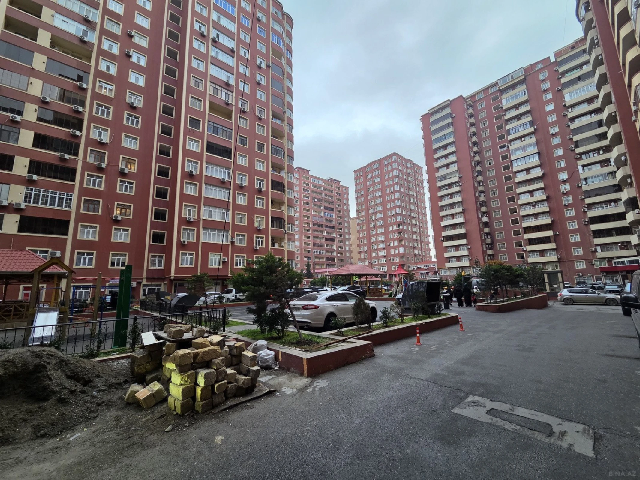 Satılır 2 otaqlı mənzil 80 m²