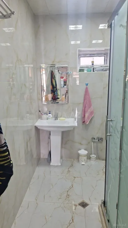 Satılır 4 otaqlı həyət evi 195 m²