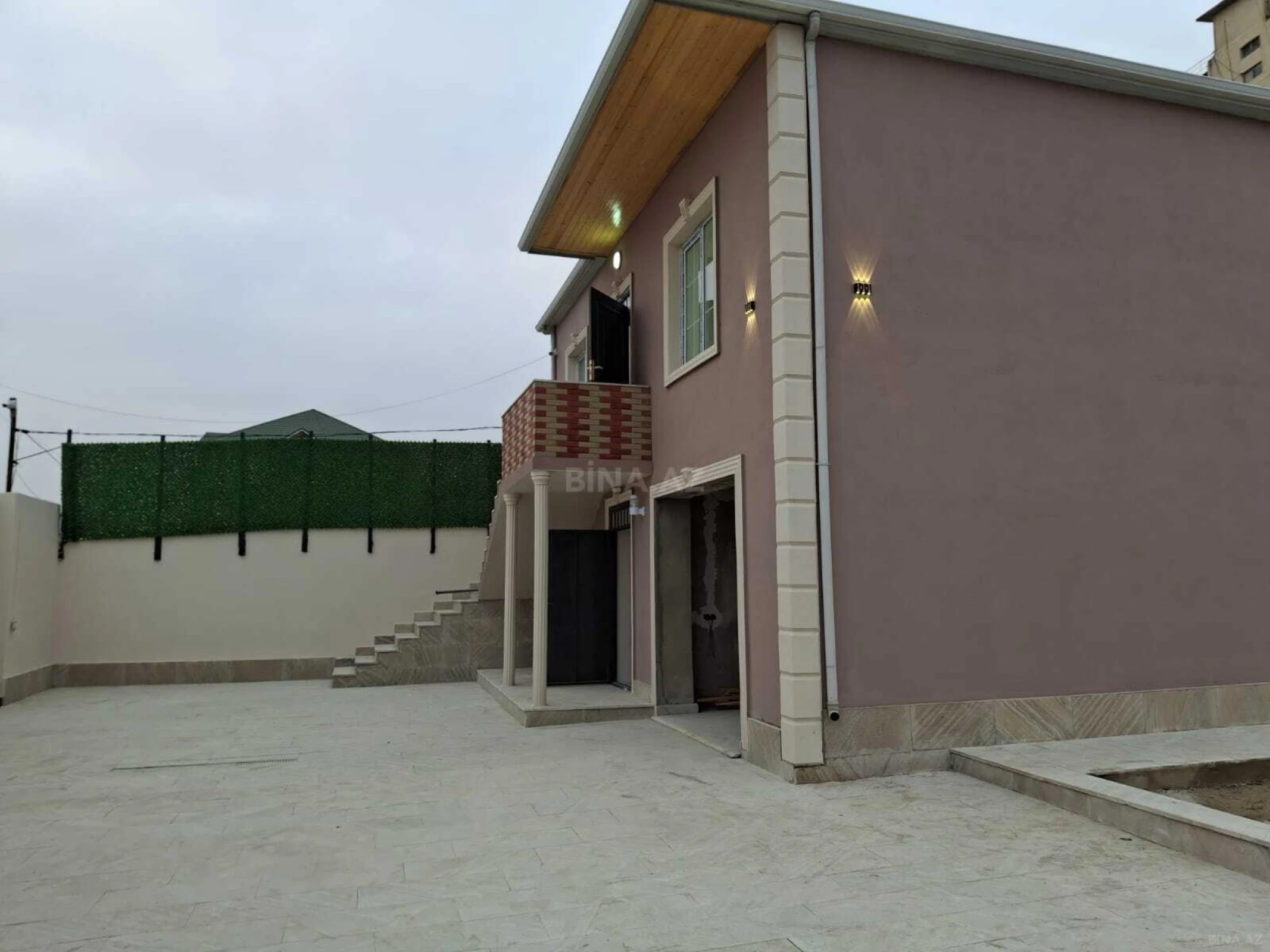 Satılır 4 otaqlı həyət evi 195 m²