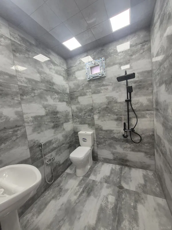 Satılır 4 otaqlı həyət evi 195 m²