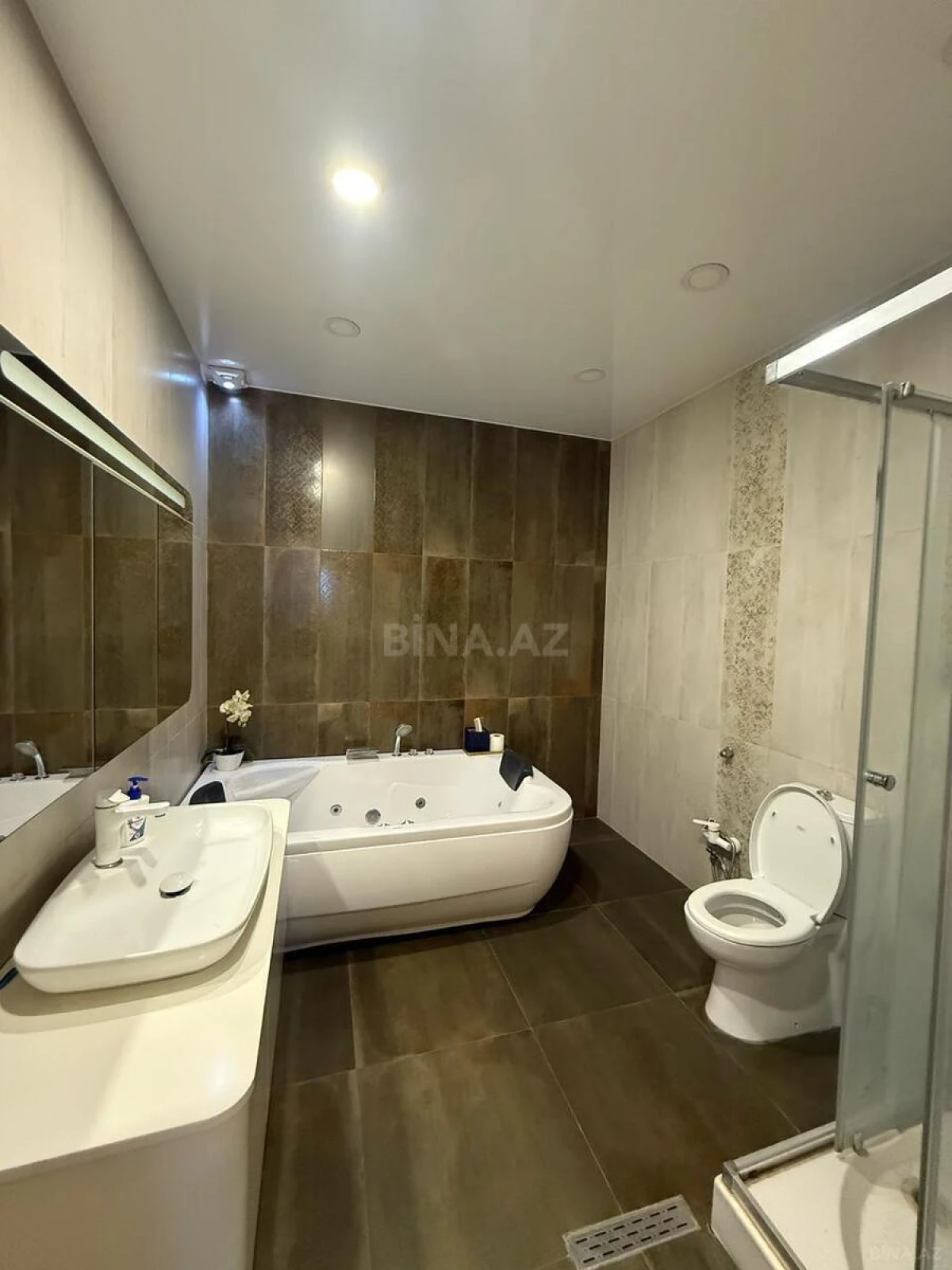 Satılır 3 otaqlı mənzil 123 m²