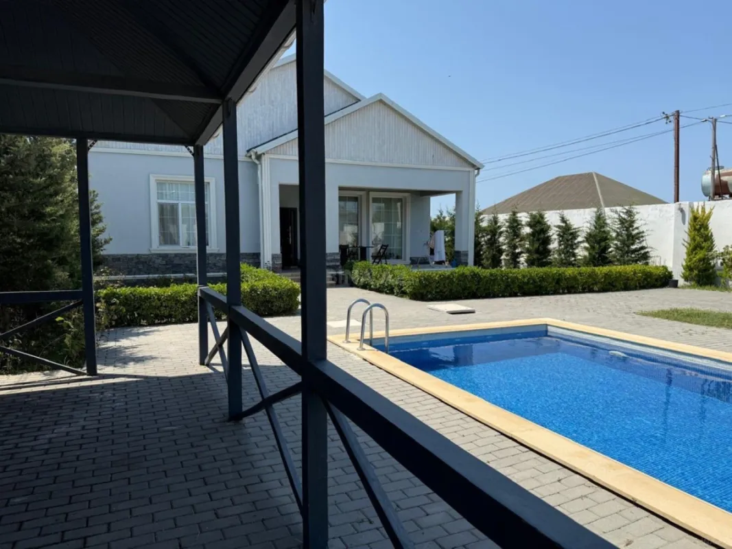 Kirayə verilir 4 otaqlı həyət evi 240 m²