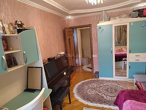 Satılır 4 otaqlı mənzil 100 m²
