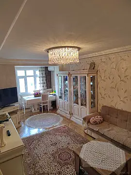 Satılır 4 otaqlı mənzil 100 m² — Bakı, 8-ci kilometr 4 otaq 100.00 m²