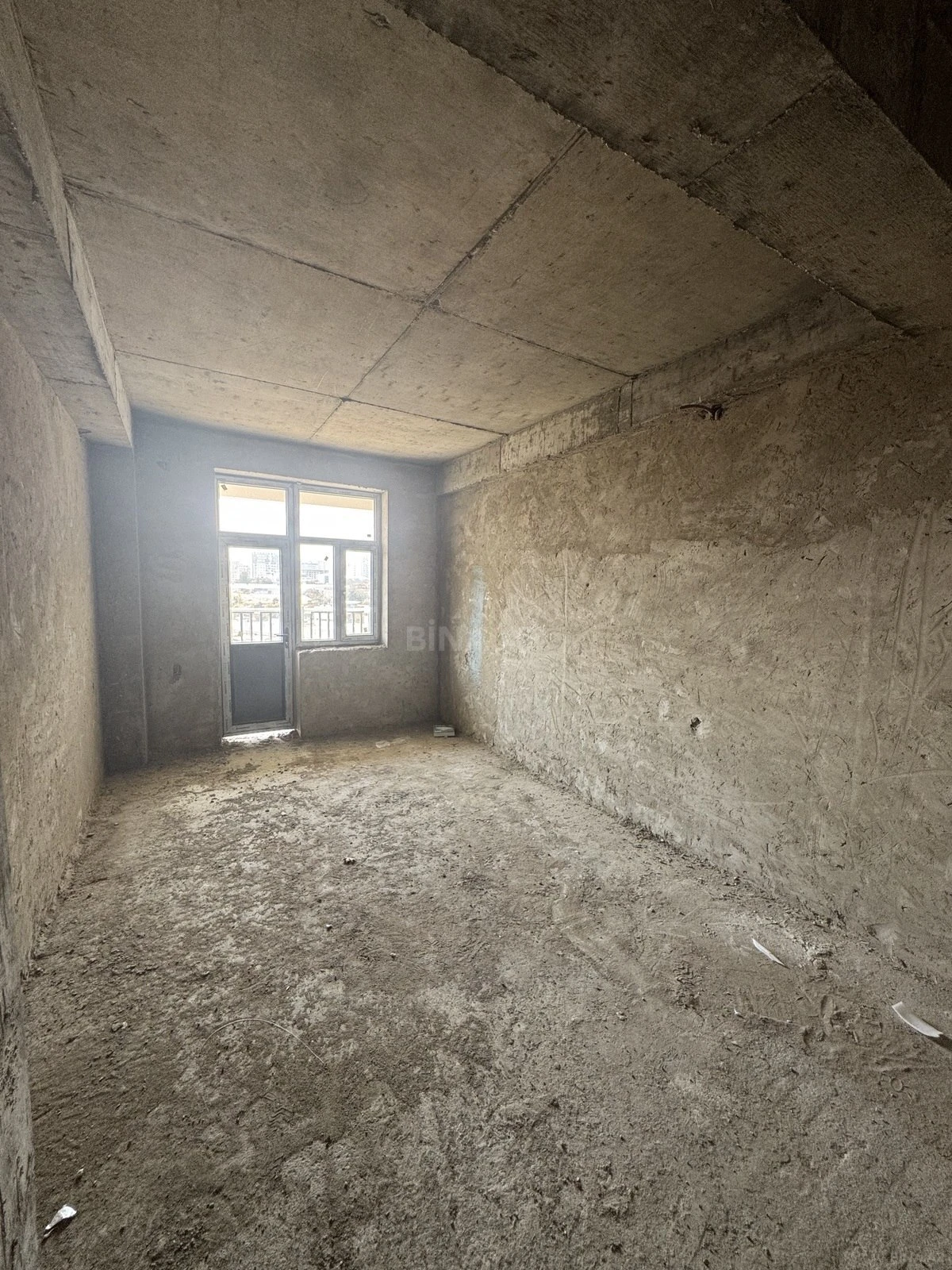 Satılır 4 otaqlı mənzil 181.2 m²