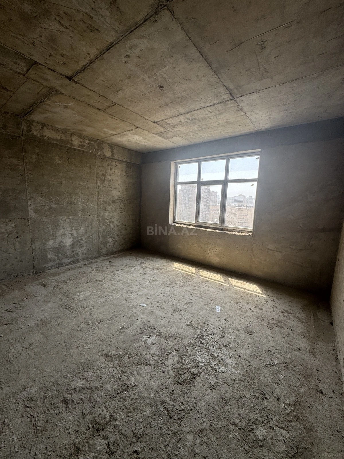 Satılır 4 otaqlı mənzil 181.2 m²