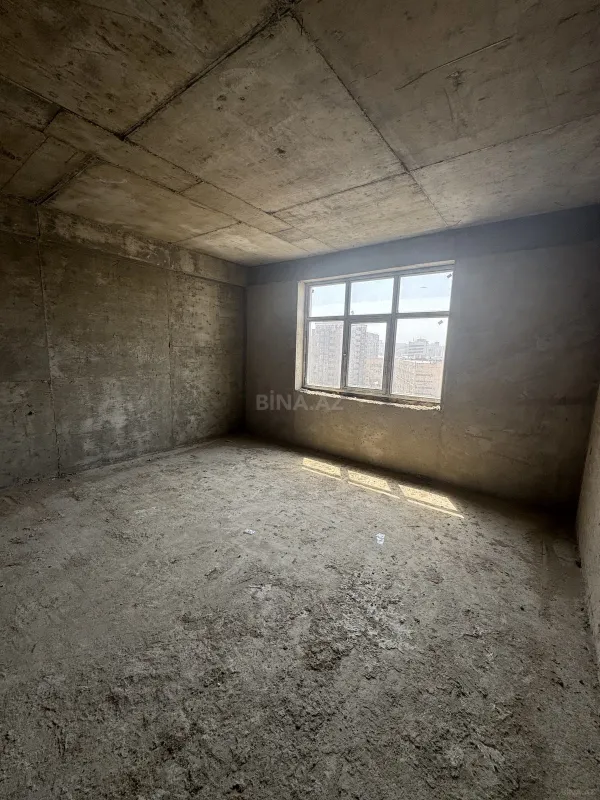 Satılır 4 otaqlı mənzil 181.2 m²