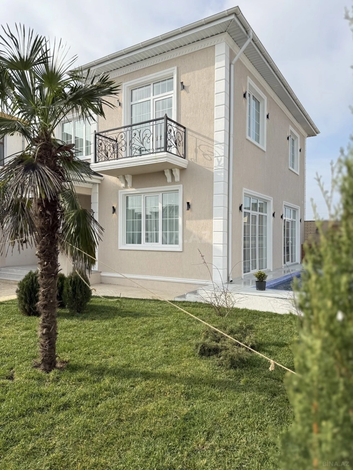 Satılır 4 otaqlı həyət evi 220 m²