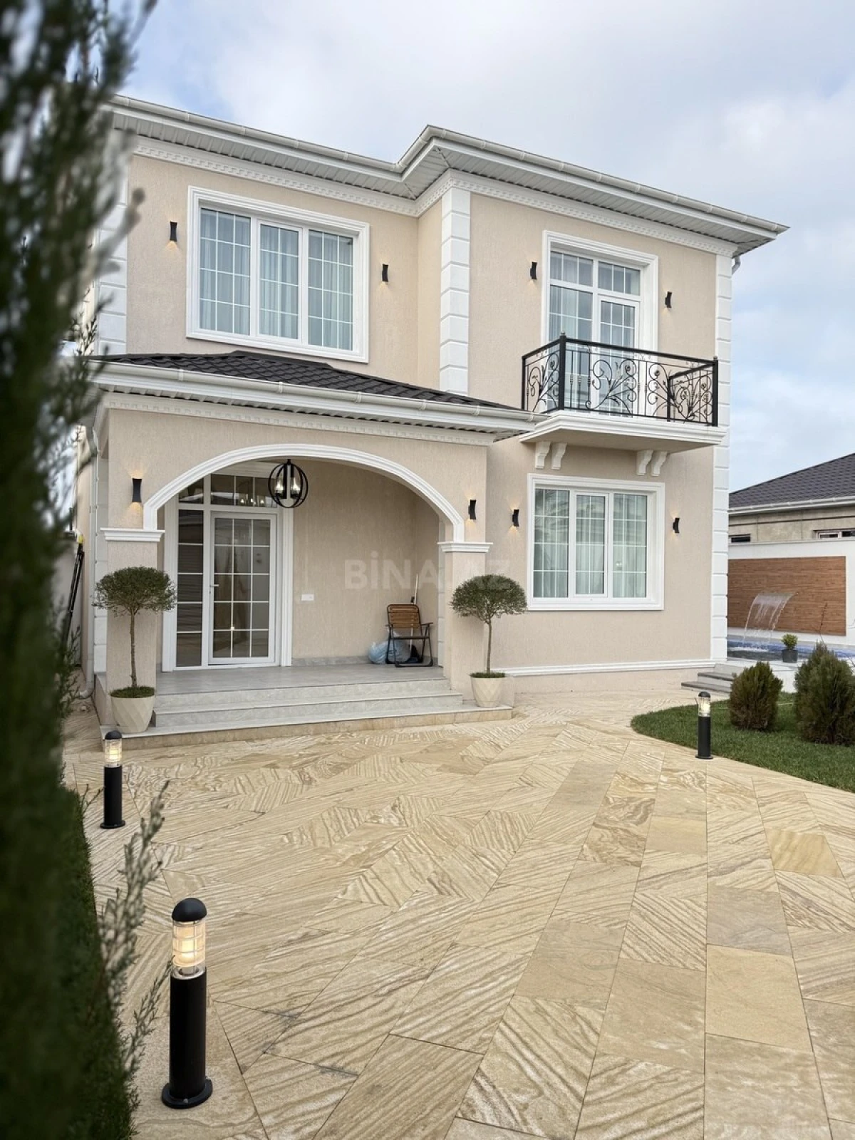 Satılır 4 otaqlı həyət evi 220 m²