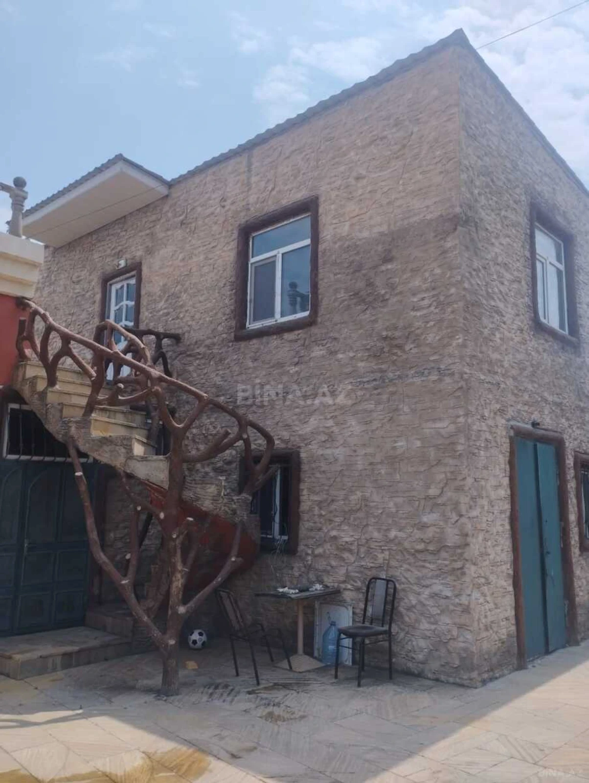 Satılır 8 otaqlı həyət evi 890 m²