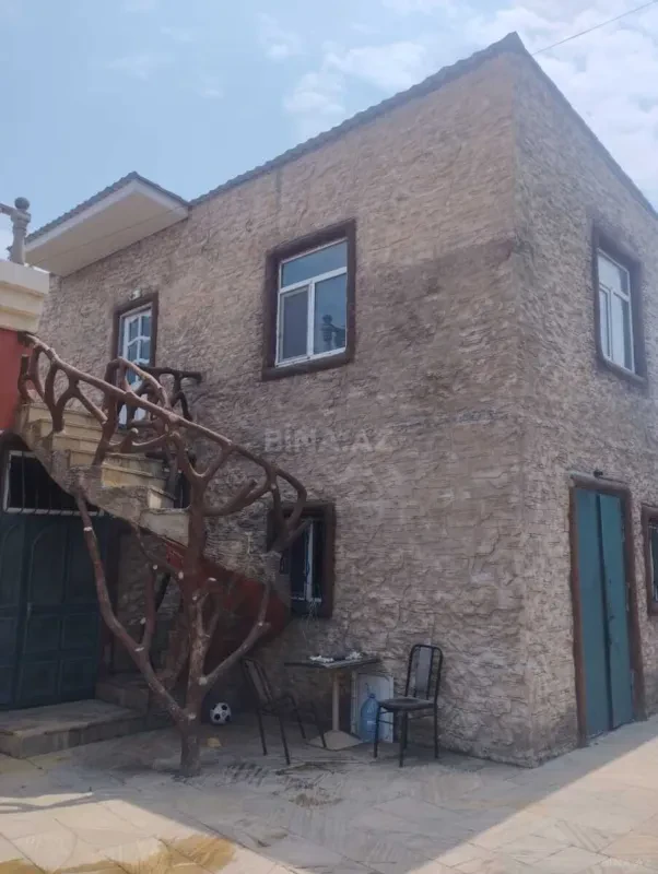 Satılır 8 otaqlı həyət evi 890 m²