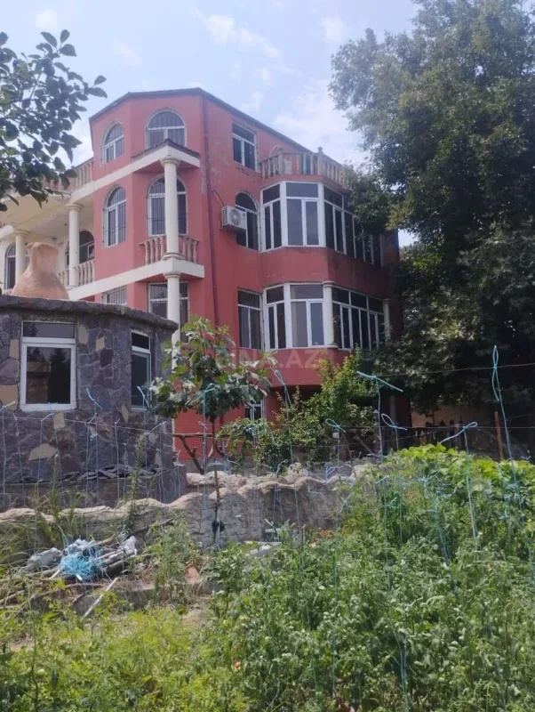 Satılır 8 otaqlı həyət evi 890 m²